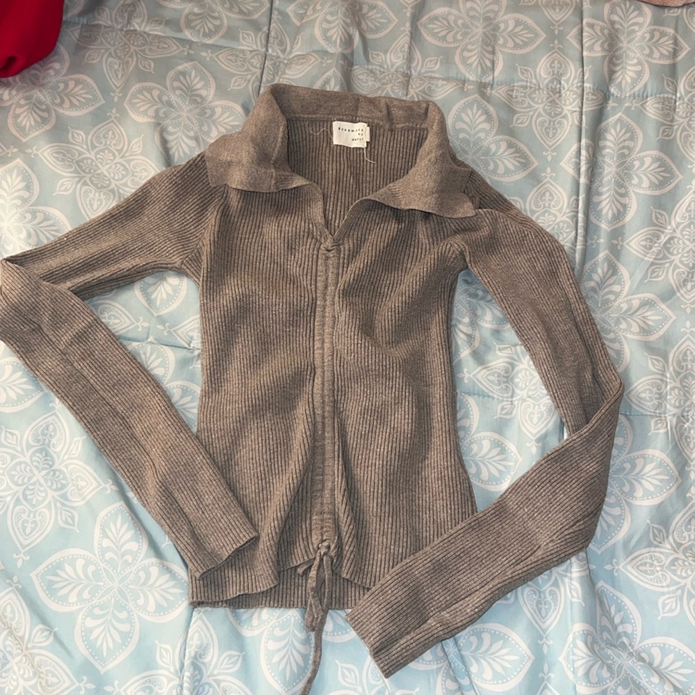 Long sleeve with a colar